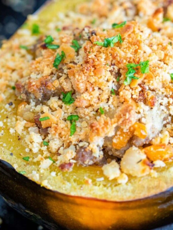 picture of acorn squash stuffed with sausage and breadcrumbs